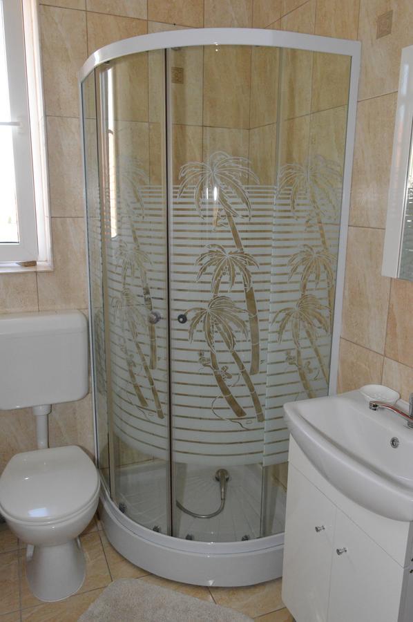 Hotel Casa Flora à Sînmartin Extérieur photo