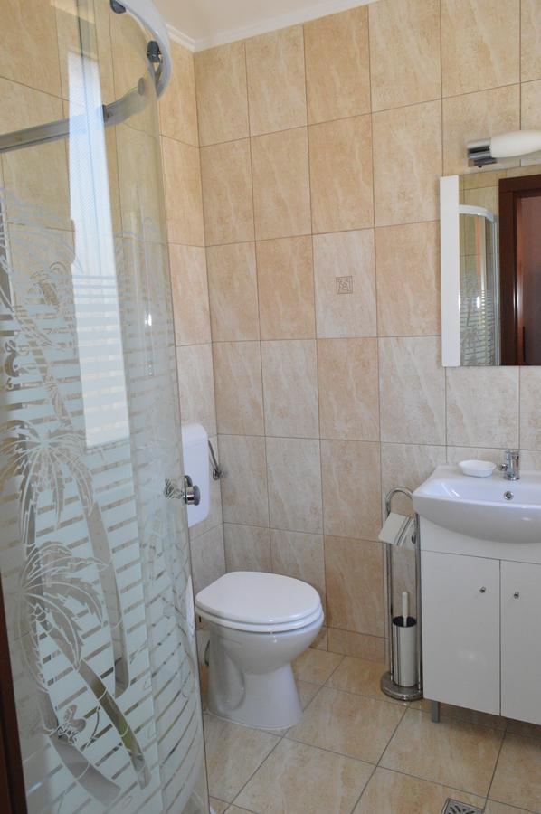 Hotel Casa Flora à Sînmartin Extérieur photo
