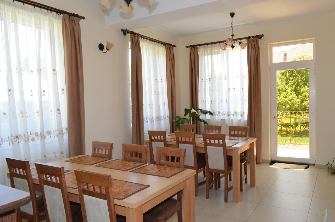 Hotel Casa Flora à Sînmartin Extérieur photo